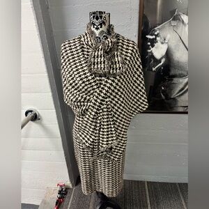St John Brown Houndstooth Tie Neck Dress & Cape
Sz 14
